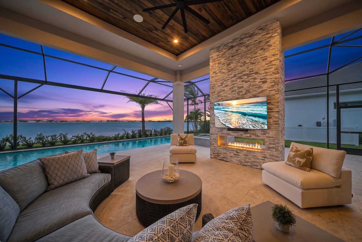 Twilight lanai and pool